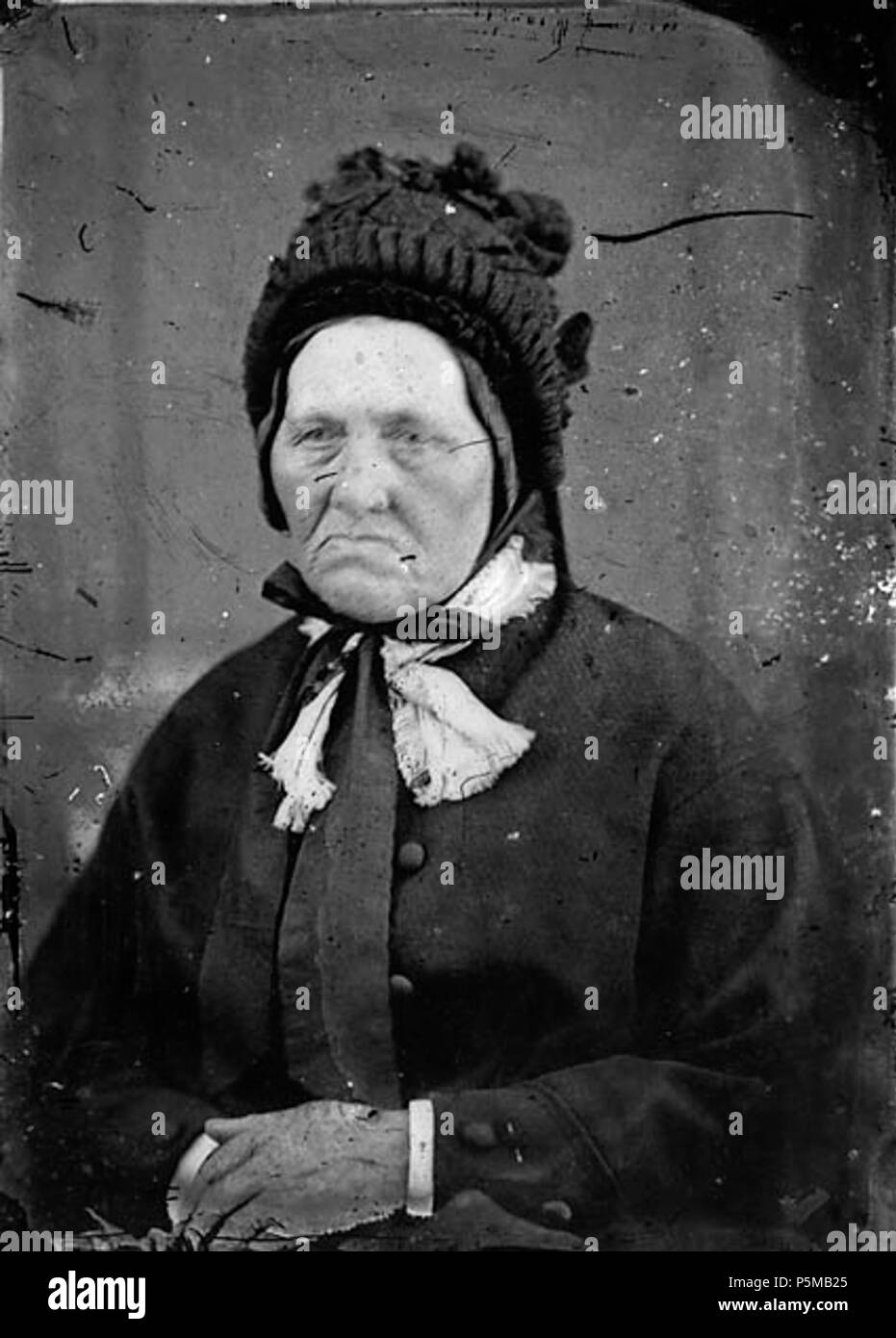 [Une vieille femme non identifiés] [GRAPHIC].. 1 : négatif, verre au collodion humide, n&b ; 16,5 x 12 cm. vers 1875. Thomas, John, une femme non identifiée 97 ANL3364652 Banque D'Images