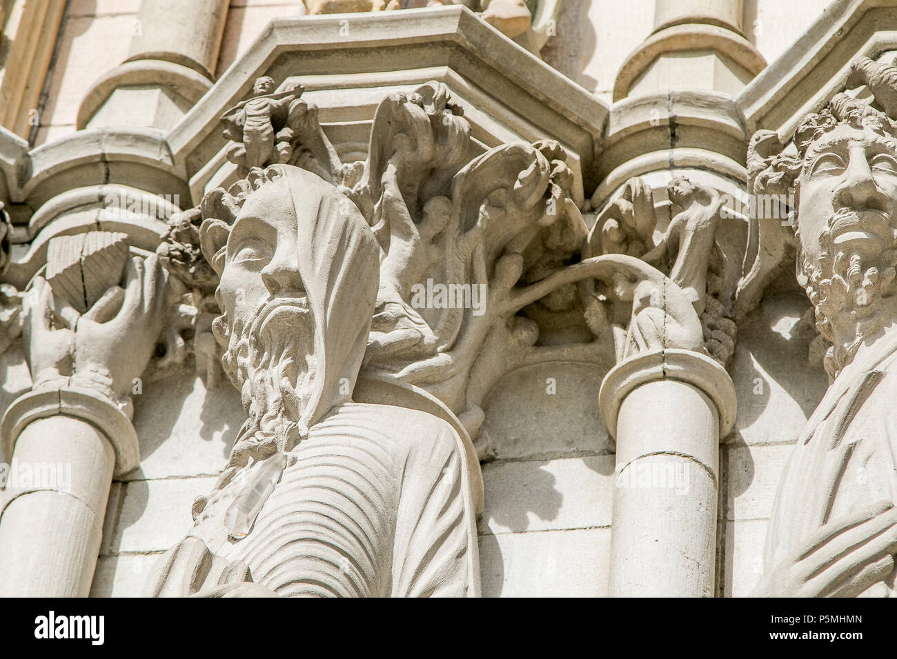 Libre de la figure d'un portail de l'église cathédrale de Saint John the Divine à New York. Banque D'Images