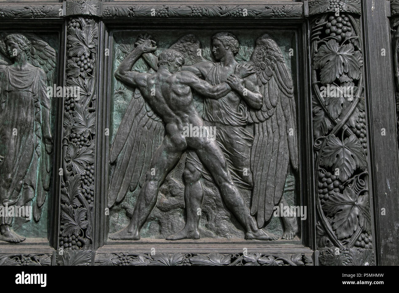 L'article sur la porte de l'entrée ouest de la cathédrale de Saint John the Divine à New York. Banque D'Images