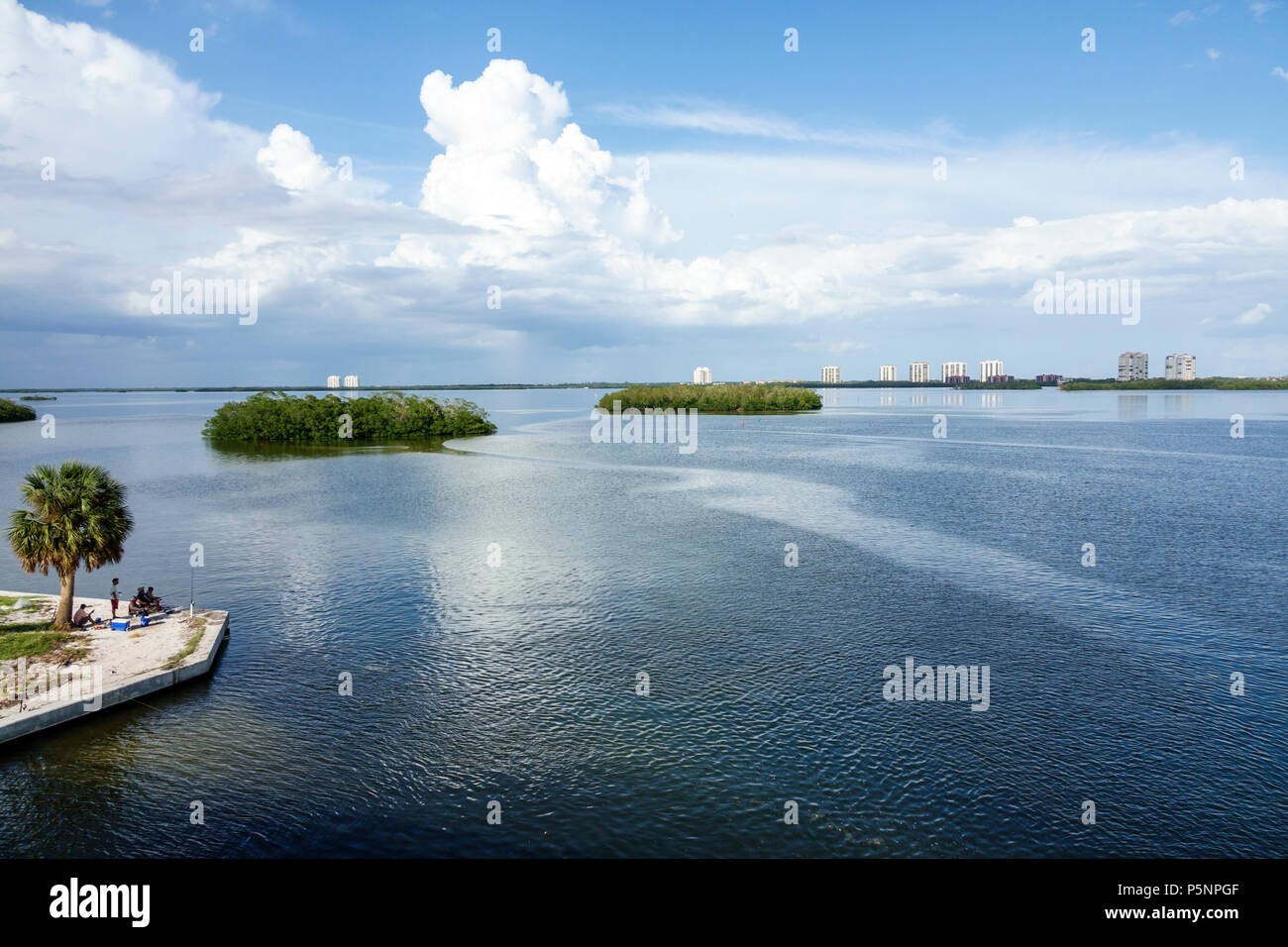 Floride, fort ft. Myers Beach, Lovers Key State Recreation Area, Estero Bay New Pass, estuaire, entrée, îles, eau, reflet de nuages, horizon, FL170925072 Banque D'Images
