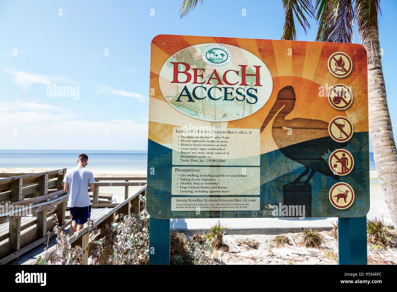 Floride, fort ft. Myers Beach, Newton Beach Park, Golfe du Mexique, promenade d'accès à la plage, panneau, règlement, pas de feu animaux alcool, protection des tortues de mer Banque D'Images
