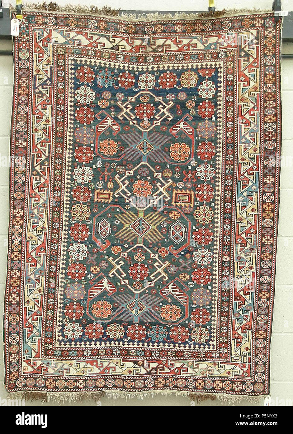 N/A. Anglais : Un joli tapis Bijo, fin du 19e siècle ; 5pi.7po. x 4ft. 1,79  m. x 1,22 m. Très légère usure uniforme dans l'ensemble, deux très petites  pliures split réparé