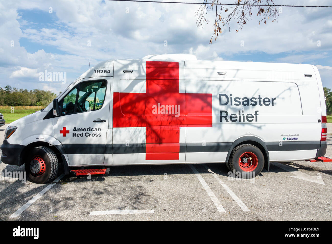 Floride,LaBelle,après l'ouragan Irma,aide aux tempêtes,séquelles de destruction,secours de secours en cas de catastrophe,Croix-Rouge secours en cas de catastrophe,Van,FL170925228 Banque D'Images