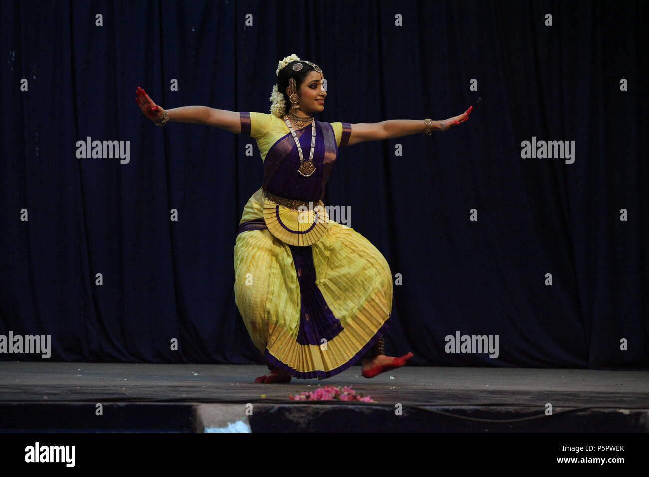 Bharathya natyam est une des formes de danse classique de l'Inde à partir de l'état du Tamil Nadu.Il est populaire non seulement en Inde, mais le monde entier Banque D'Images