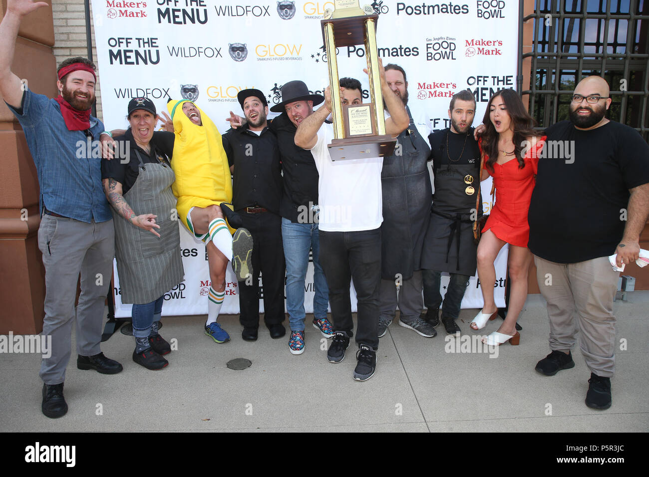 Fermer le menu x Postmates : Secret Burger Showdown avec : Christian Page, Curado, Nguyen Tran, Jesse Furman, Steven Fretz, Lawrence Longo, Aaron peut, Marcel Vigneron, Jenn Harris, Nakul Mahendro Où : Los Angeles, California, United States Quand : 26 mai 2018 Credit : FayesVision/WENN.com Banque D'Images