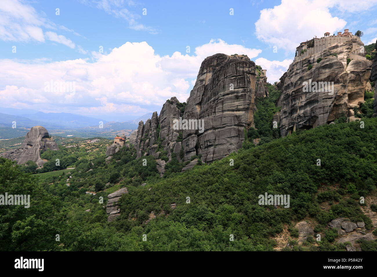 La formation de la roche et les monastères des Météores de Kalambaka, région de Thessalie, Grèce. Banque D'Images