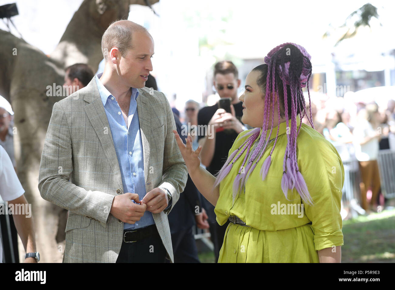 Le duc de Cambridge répond à singer Netta Barzilai, qui a remporté le Concours Eurovision de la Chanson 2018, à l'Espresso Bar Kiosque dans le Boulevard Rothschild à Tel Aviv, Israël, au cours de sa tournée officielle du Moyen-Orient. (Photo de Chris Jackson/Getty Images). Banque D'Images