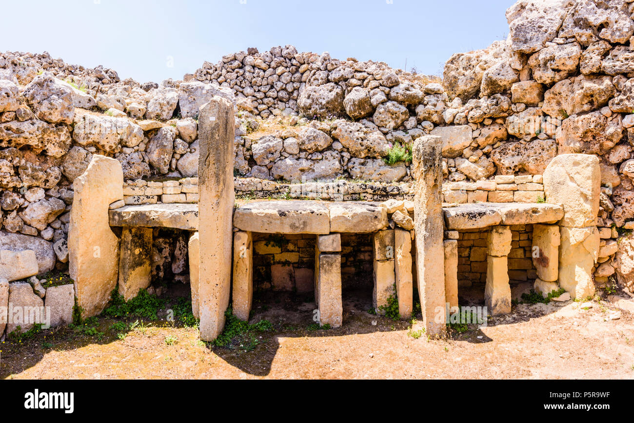 Des autels dans l'une des chambres de l'antique temple mégalithique de Gigantija, Xaghra, GOZO, Malte. On croit que les sacrifices d'animaux ont été faites ici d Banque D'Images