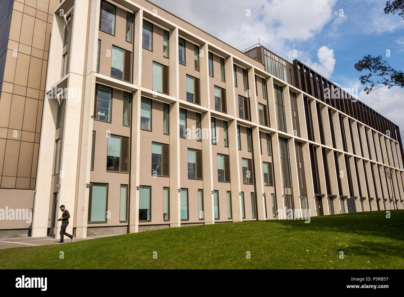 4 East South Building pour Faculté de génie et de design. Il abrite également des services d'université et un centre de données. L'Université de Bath, Somerset, Royaume-Uni Banque D'Images