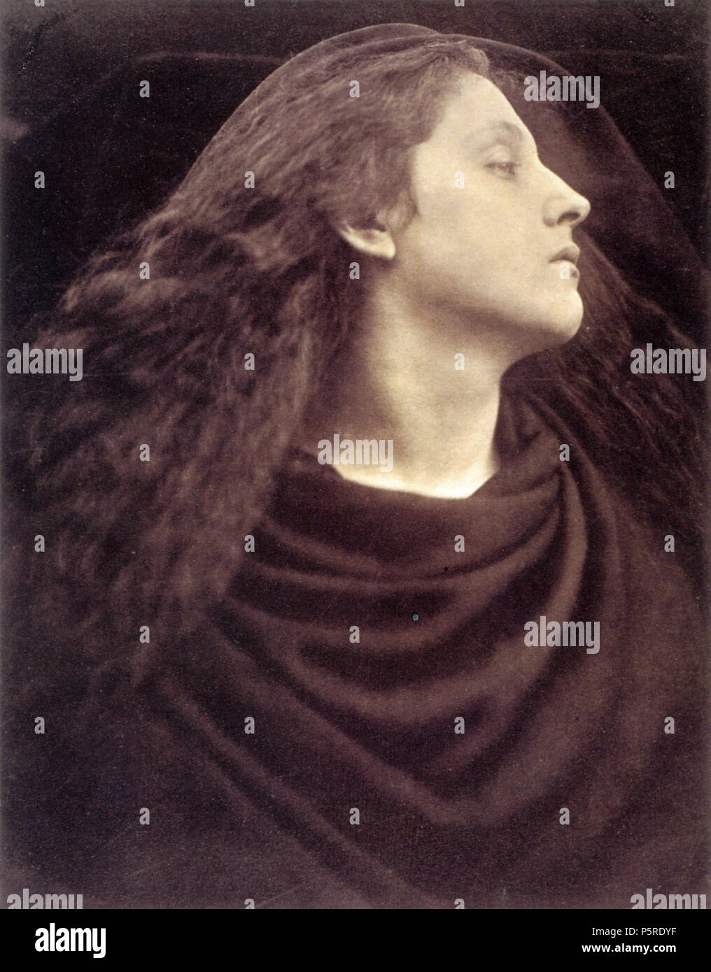 N/A. Appel, je suis, je suis, me laisser mourir. Modèle est Mary Ann Hillier. Impression carbone, 350 x 267mm (13 3/4 x 10 1/2'). circa 1867. Julia Margaret Cameron (1815-1879) Noms alternatifs Julia Margaret Pattle, Julia Margaret Cameron Pattle ; Julia M. Cameron, Julia Margaret née Pattle ; Julia Margaret née Pattle Description photographe britannique Date de naissance/Décès 11 Juin 1815 26 janvier 1879 Lieu de naissance/décès Calcutta, Inde, Ceylan Kalutara contrôle d'autorité : Q230120 VIAF:61616074 ISNI:0000 0000 8140 6854 ULAN:500118804 RCAC:n:NLA50031545 35169417 263 WorldCat Call, je Follow, J'ai F Banque D'Images