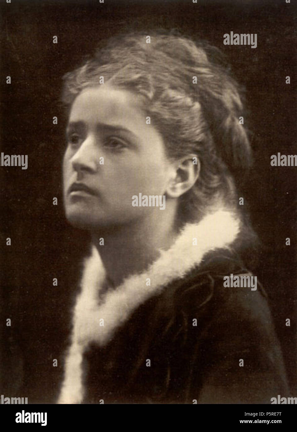 N/A. French : Photo de Julia Margaret Cameron intitulé L'ange dans la maison . 1871. Julia Margaret Cameron (1815-1879) Noms alternatifs Julia Margaret Pattle, Julia Margaret Cameron Pattle ; Julia M. Cameron, Julia Margaret née Pattle ; Julia Margaret née Pattle Description photographe britannique Date de naissance/Décès 11 Juin 1815 26 janvier 1879 Lieu de naissance/décès Calcutta, Inde, Ceylan Kalutara contrôle d'autorité : Q230120 VIAF:61616074 ISNI:0000 0000 8140 6854 ULAN:500118804 RCAC:n:NLA50031545 35169417 264 WorldCat Cameron Angel Banque D'Images