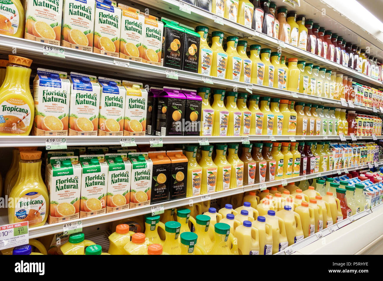 Stuart Florida,Publix épicerie supermarché alimentation,intérieur,rayon des produits,réfrigérateur,jus d'agrumes orange,Tropicana,Florida's Natural,S. Banque D'Images