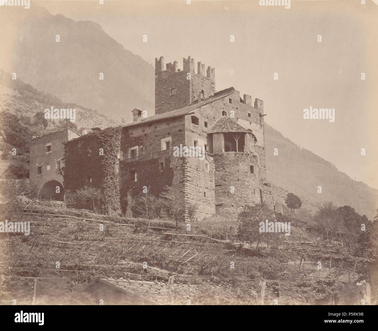 N/A. Deutsch : Burg Hochnaturns, Ansicht von Südwesten ce média présente le monument du patrimoine culturel avec le numéro 16209 dans le Tyrol du Sud. . De 1873 à 1884. Jakob Août Lorent (1813-1884) 250 Burg Hochnaturns Banque D'Images