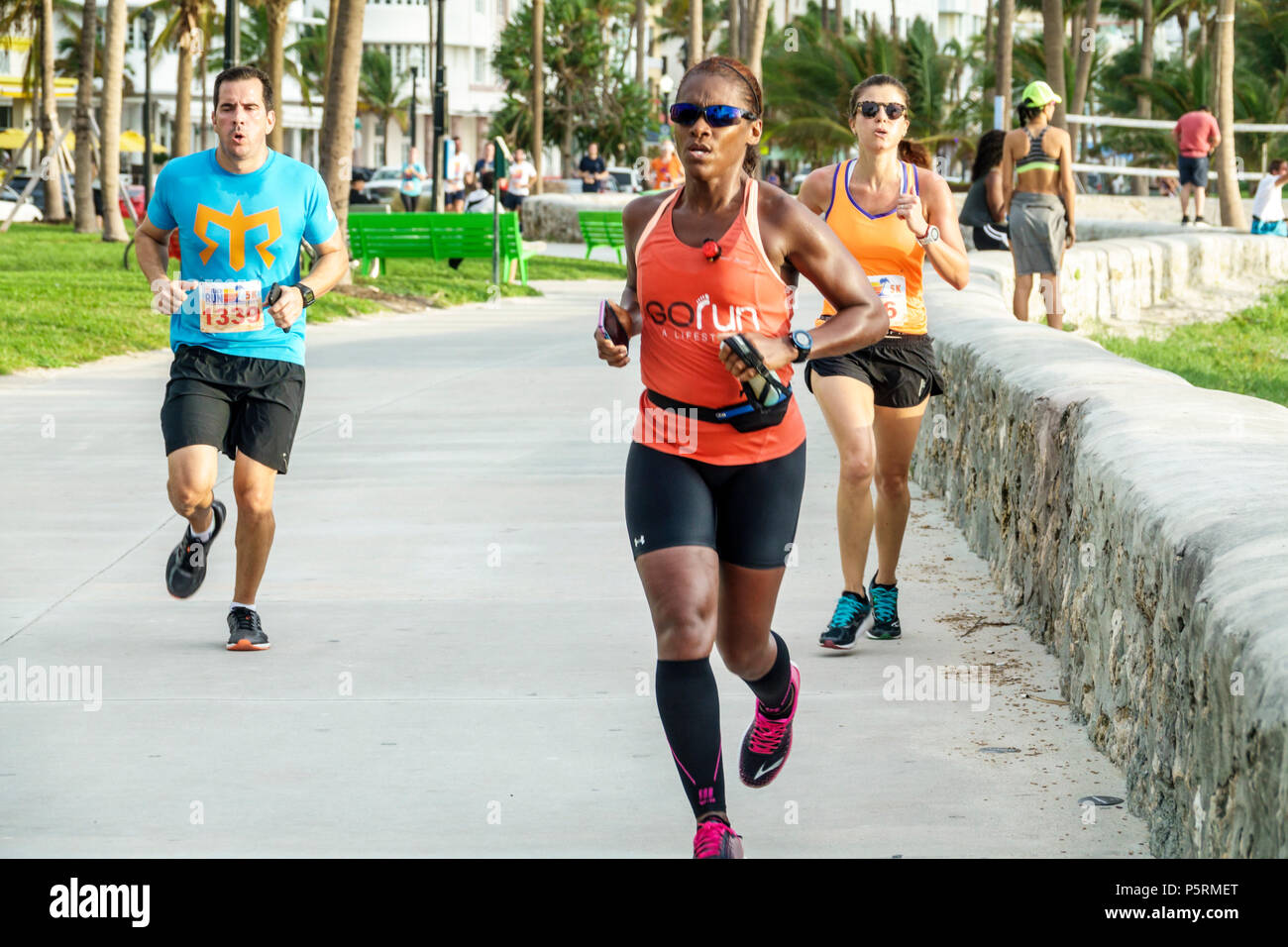 Miami Beach Florida,Ocean Drive,Lummus Park,Burger King 5K Beach Run,commanditaire corporatif de collecte de fonds,Black Blacks Africains minorités ethniques,adulte Banque D'Images