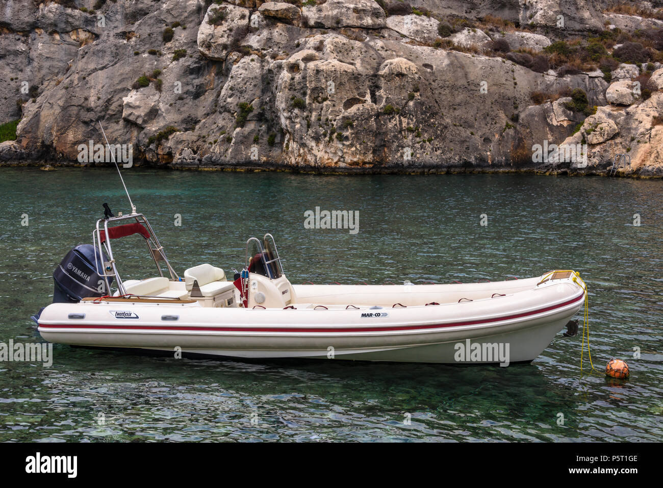 Une coopération renforcée Vingt-six mars rigide (RIB) avec un V8 Yamaha moteur hors-bord. Banque D'Images