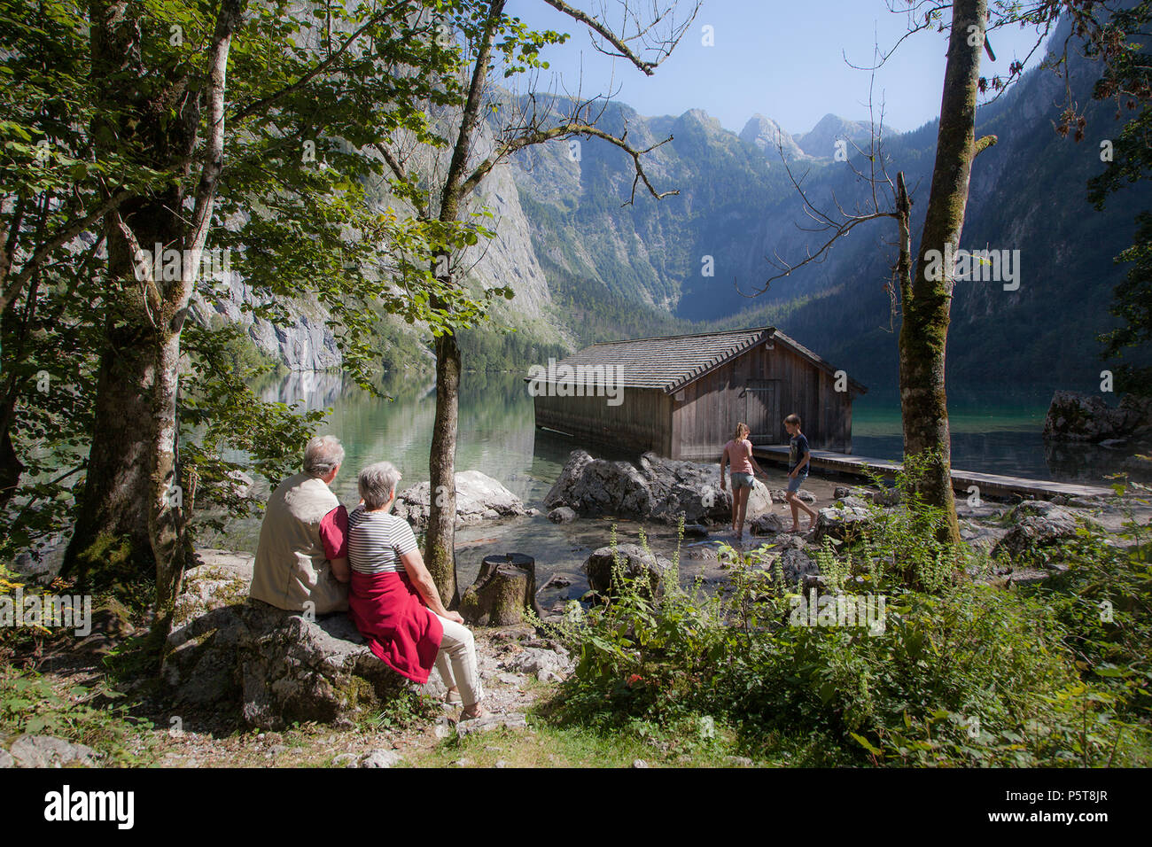 Schauen Großeltern den Enkelkinder zu, grands-parents et petits-enfants Banque D'Images