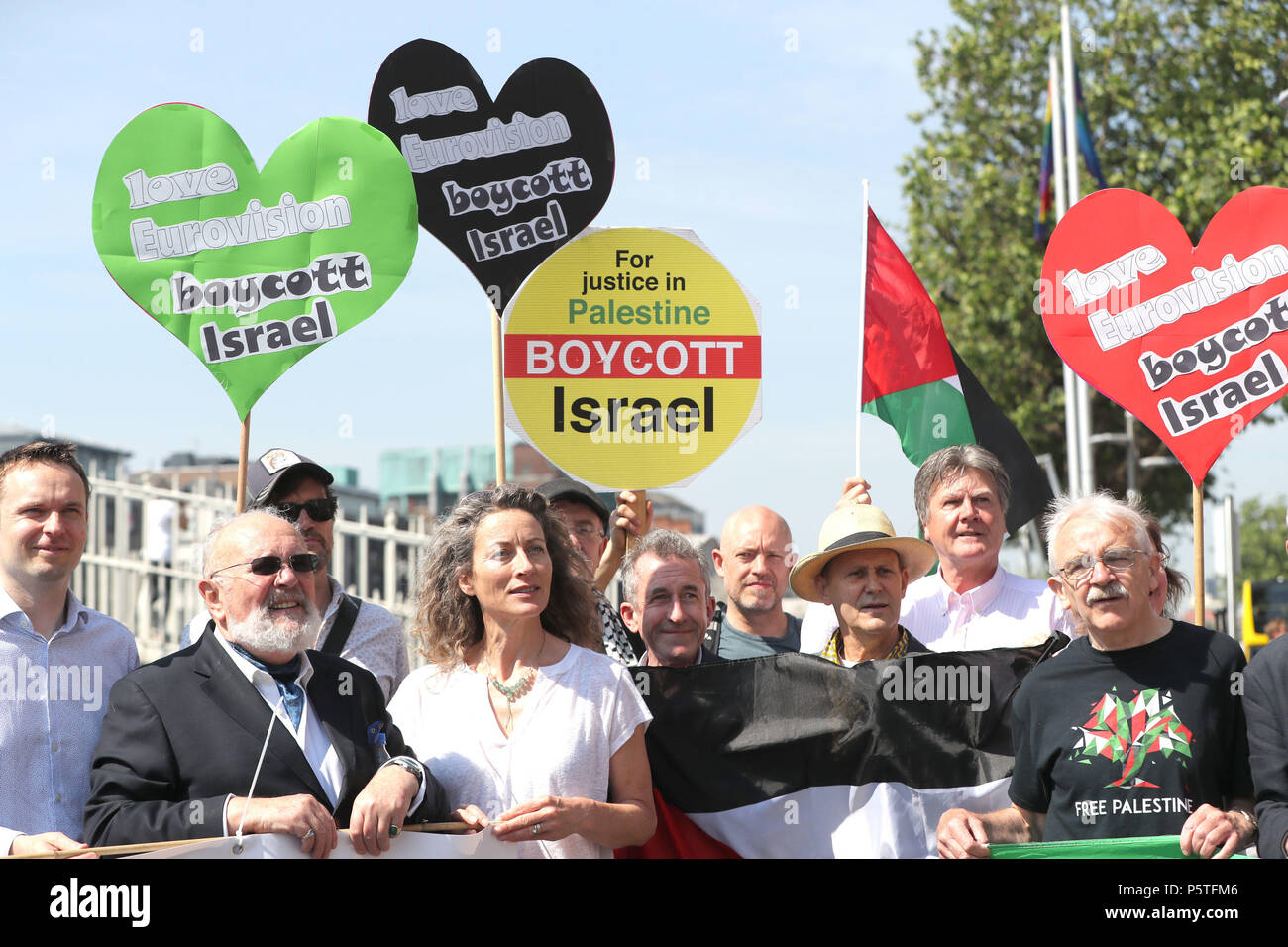 Les célébrités et personnalités publiques lancer la campagne irlandaise de boycotter l'Eurovision 2019, comme il est d'être tenue à Jérusalem, Israël à la Ha'penny Bridge à Dublin. Banque D'Images