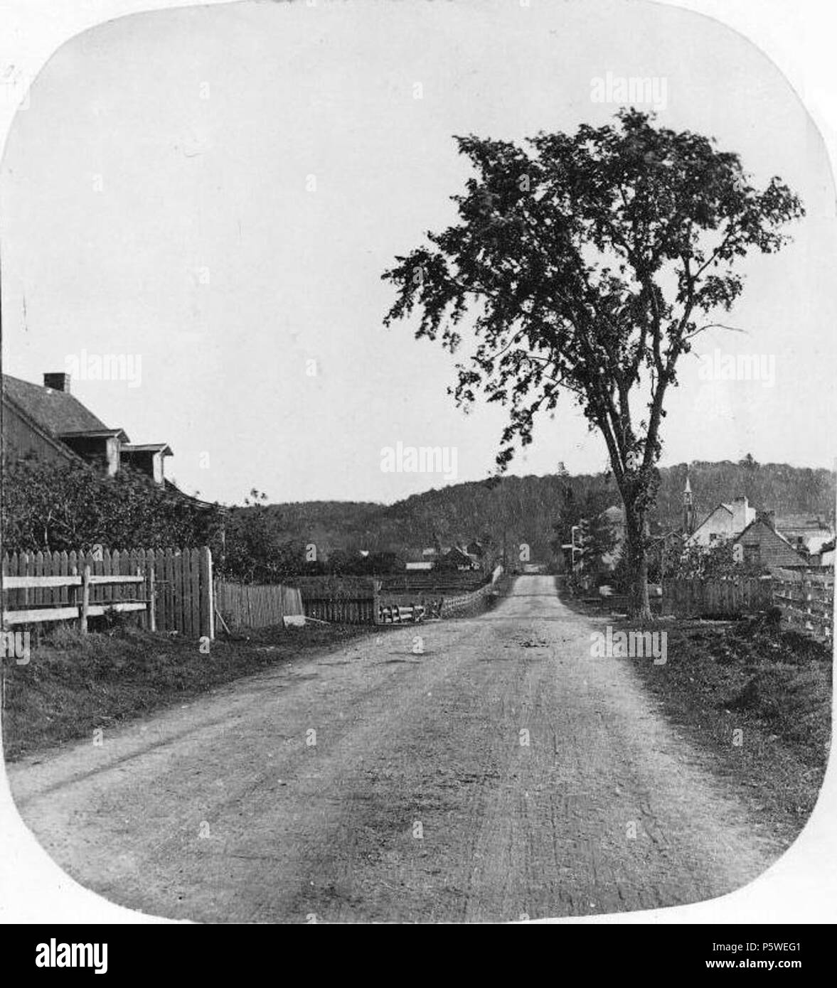 N/A. Anglais : Photographie, Côte des Neiges, Montréal, QC, 1859 William Notman (1826-1891). Les sels d'argent sur papier monté sur carton - phototypie - 7,3 x 7 cm English : Photographie, Côte-des-Neiges, Montréal, QC, 1859 William Notman (1826-1891). Sels d'argent sur papier monté sur carton - papier albuminé - 7,3 x 7 cm . 1859. William Notman (1826-1891) Noms alternatifs William McFarlane Notman, photographe et homme d'affaires canadien Description Date de naissance/décès 8 Mars 1826 25 novembre 1891 Lieu de naissance/décès Paisley, Écosse Montréal, Québec, Canada lieu de travail Mont Banque D'Images