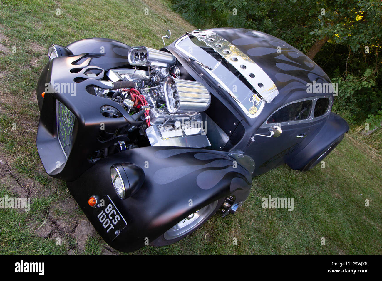 Un kit voiture dans le style d'une chauve-souris voiture sur show à un salon de voitures Banque D'Images
