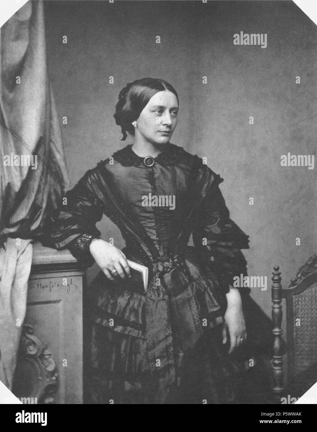 N/A. Clara Schumann (1819-1896) . vers 1850. Franz Hanfstaengl (1804-1877) Noms alternatifs Franz Hanfstaengl Description photographe allemand et lithographe Date de naissance/décès 1 Mars 1804 18 avril 1877 Lieu de naissance/décès Q803729 près de Bad Tölz, Bavière Munich 1833 - 1868 période de travail lieu de travail Dresde ; Munich contrôle d'autorité : Q647812 VIAF:98871537 ISNI:0000 0001 0786 6147 ULAN:500017348 RCAC:n84059888 Bibliothèque ouverte:OL1879930A 351 Clara Schumann 2 WorldCat Banque D'Images