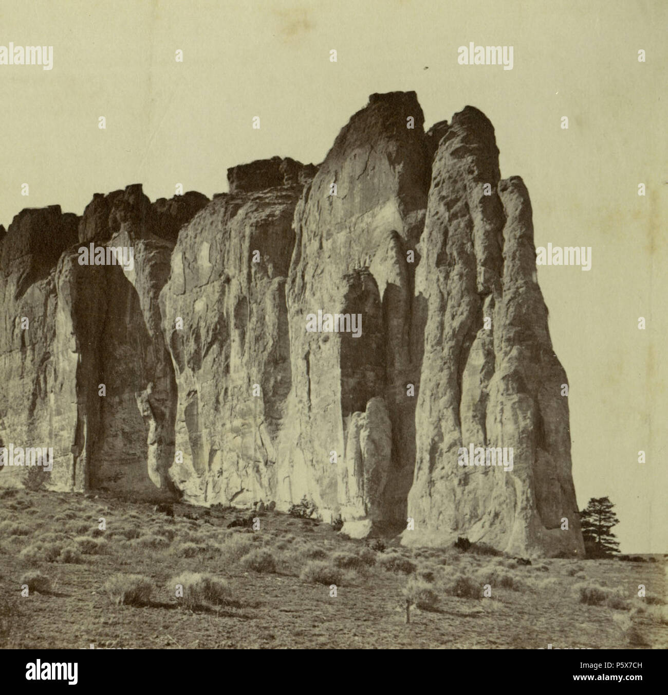 N/A. Anglais : El Moro, ou Inscription Rock, c'est western New Mexico 80 plaque dans une série de vues par Alexander Gardner a fait en 1867 et 1868 à partir de St Louis, Missouri par Kansas, Colorado, Nouveau Mexique, et de l'Arizona à San Francisco, en Californie. Séries de l'Union Pacific Railroad . 1868. Alexander Gardner (1821-1882) Noms alternatifs Alex. Gardner ; A. Gardner ; Alexander Description photographe écossais Gardiner et photographe de guerre Date de naissance/décès 17 Octobre 1821 10 décembre 1882 Lieu de naissance/décès Paisley Washington D.C. période Travail Travail 1856-1871 loca Banque D'Images