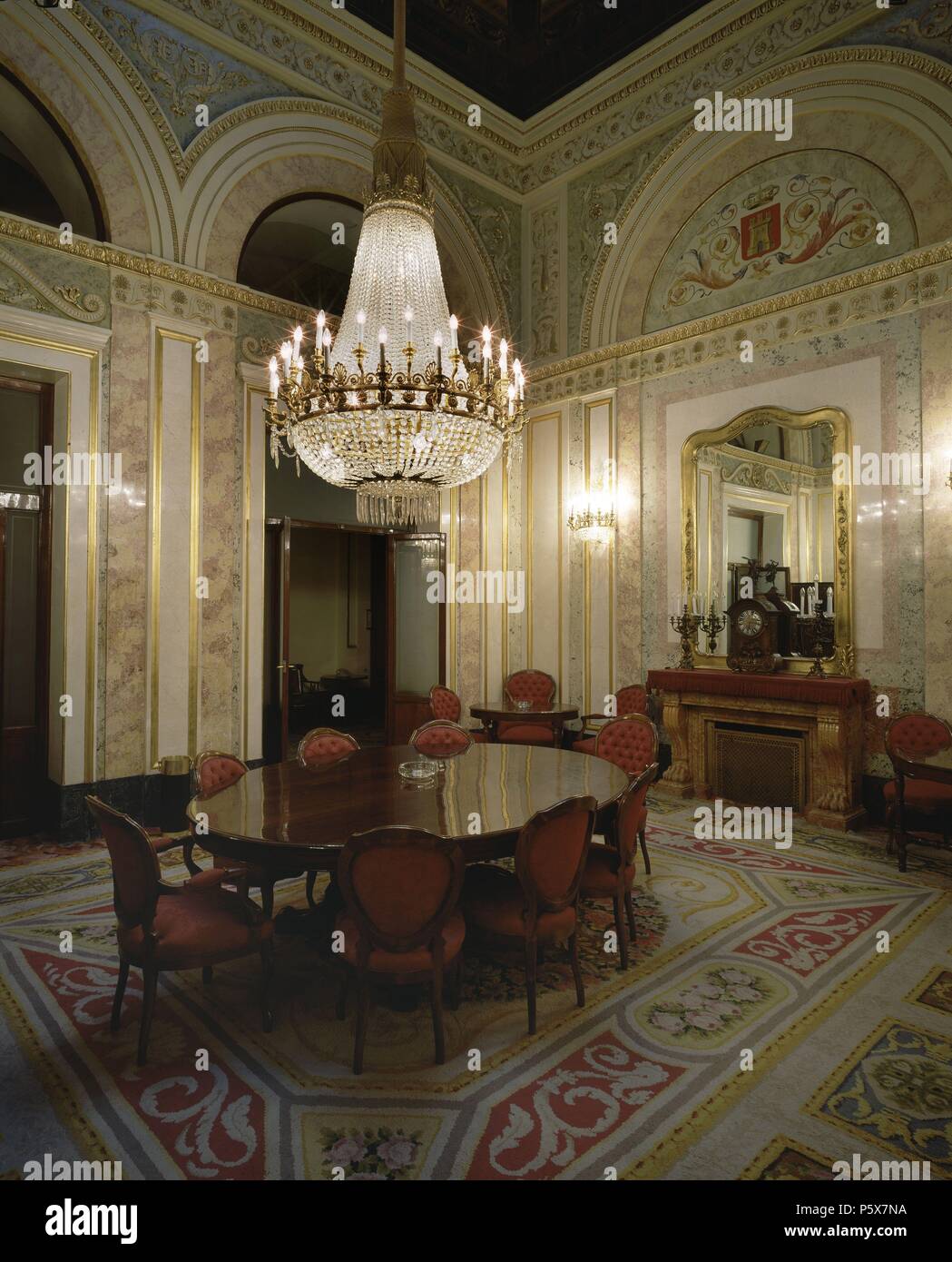 DETALLE DE UNO DE LOS ESCRITORIOS SITUADO JUNTO AL SALON DE CONFÉRENCES. Auteur : Bruno Pascual y Colomer (1801-1870). Emplacement : CONGRESO DE LOS DIPUTADOS-intérieur, MADRID, ESPAGNE. Banque D'Images