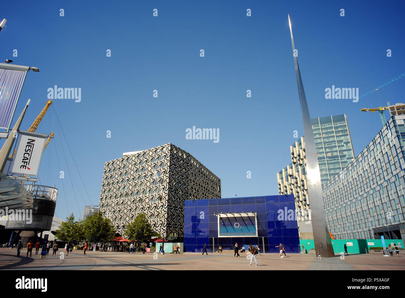 Peninsula Square et Université Ravensbourne Londres England, UK digital media and design university Banque D'Images