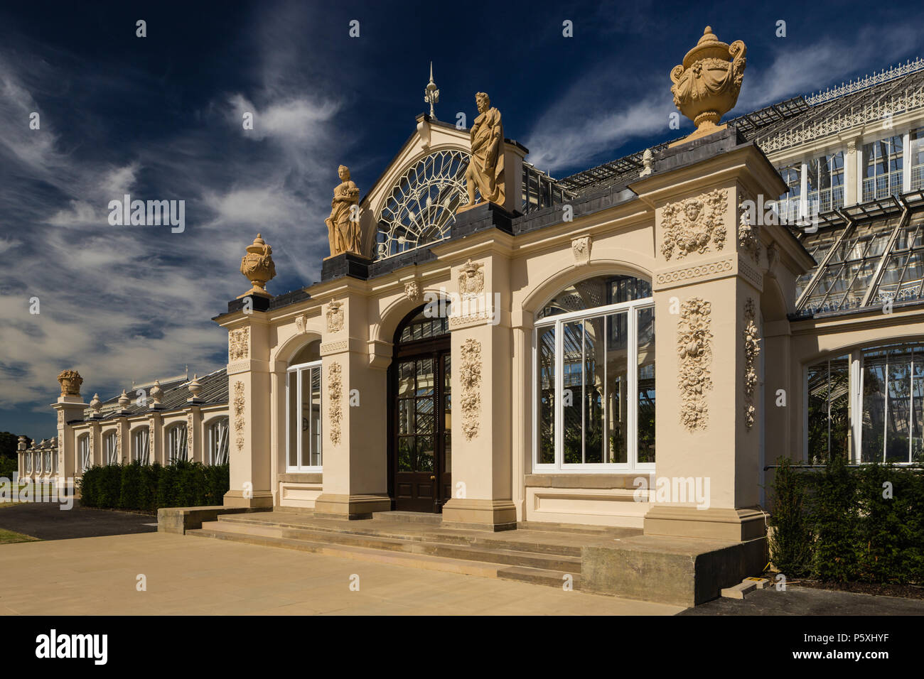 Chambre tempérée à Kew JBR, entrée extérieure. Banque D'Images