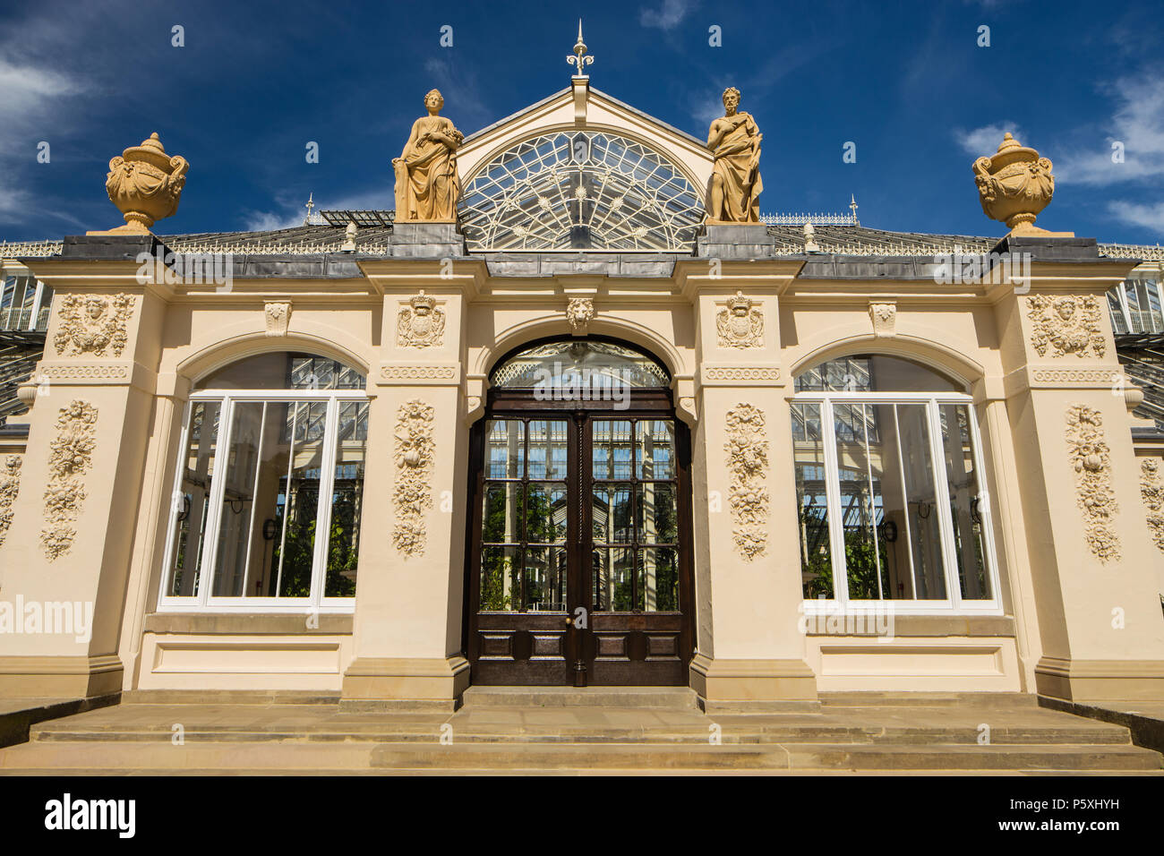 Chambre tempérée à Kew JBR, entrée extérieure. Banque D'Images