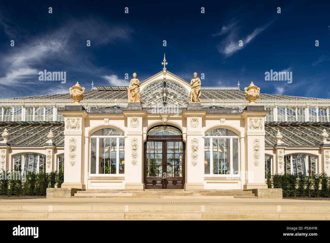 Chambre tempérée à Kew JBR, entrée extérieure. Banque D'Images