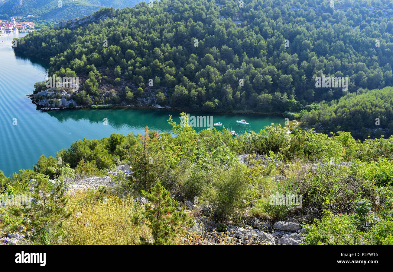 Beau paysage avec une mer cristalline, une destination de voyage, vacances en Croatie Banque D'Images