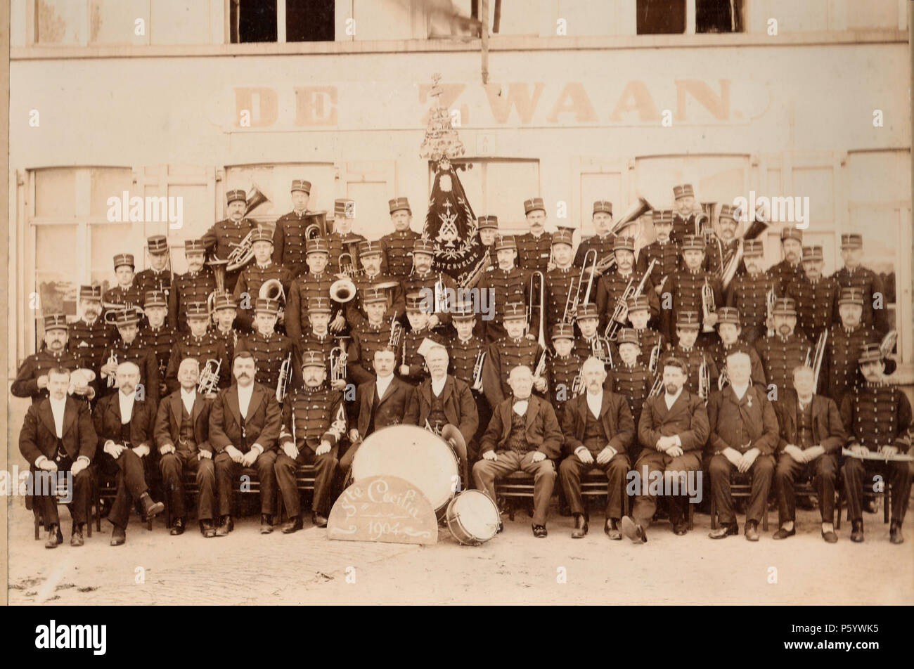 N/A. Nederlands : Koninklijke Fanfare Sint-Cecilia De Zwaan Lichtervelde en 1904 . 1904. Fanfare 548 inconnu1904 Banque D'Images