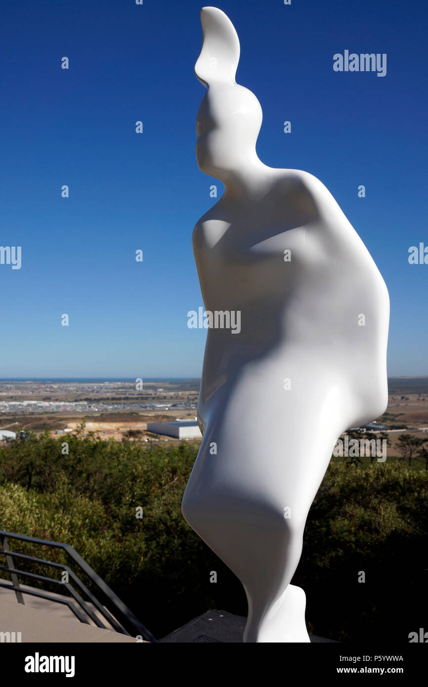 Une sculpture figurative par Andre place dans le jardin de sculptures est une partie de l'Art@DurbanvilleHills projet à Durbanville Hills Wine Estate,Cap. Banque D'Images