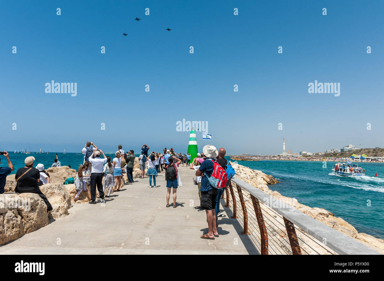Israël, Tel Aviv - 19 Avril 2018 : Célébration du 70e jour de l'indépendance d'Israël - Yom Ha'atsmaout - airshow de de l'air israélienne Banque D'Images