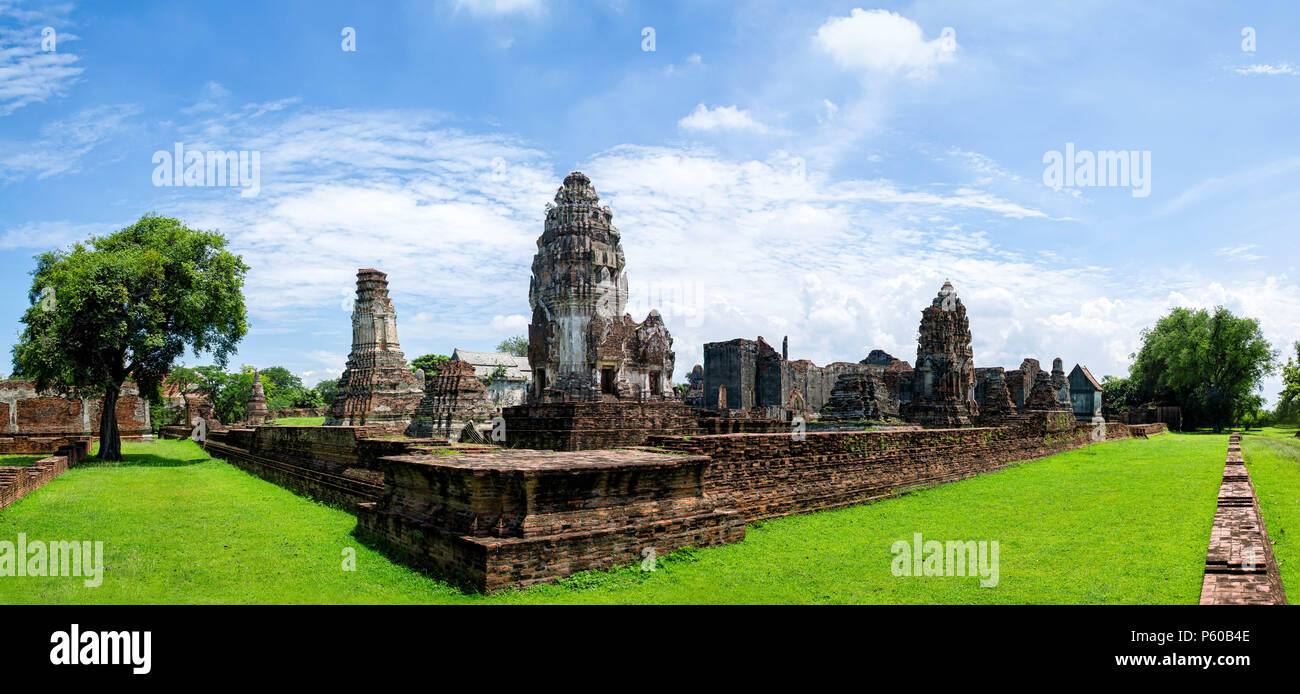 Derrière le quartier historique de Wat Phra Sri Rattana Mahathat dans Lopburi, Thaïlande. Banque D'Images