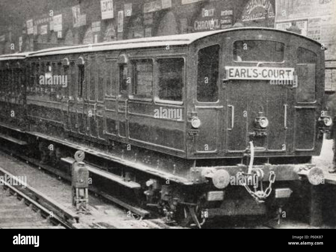 N/A. English : A joint Metropolitan District Railway et train électrique expérimentale qui les Earl's Court et High Street Kensington en 1900. Auteur appelée inconnue sur le site web du Musée du LT . Prises en 1900 29 avril 2012 (date) . Train Expérimental Inconnu 541 Banque D'Images