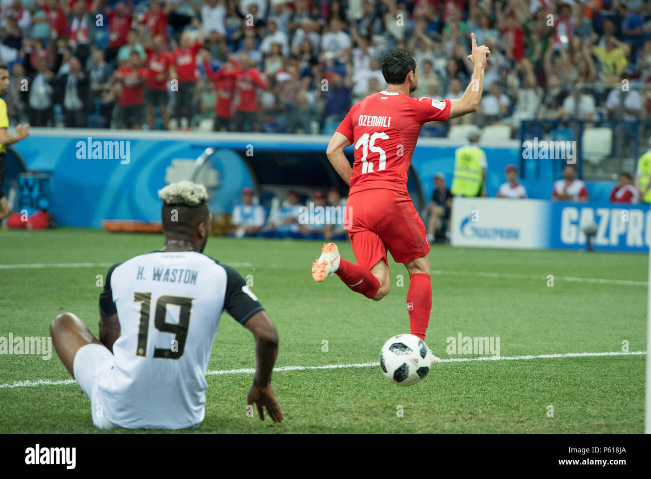 Gardien de Blerim Dzemaili (droite, SUI) cheers sur le but d'en faire 1-0 pour la Suisse, la jubilation, ils applaudissent, ils applaudissent, joie, Cheers, célébrer, goaljubel, plein la figure, Suisse (SUI) - Costa Rica (CRC) 2 : 2, premier tour, groupe E, 43, jeu sur 27.06.2018 à Nizhny Novgorod ; Coupe du Monde de Football 2018 en Russie à partir de la 14.06. - 15.07.2018. Dans le monde d'utilisation | Banque D'Images