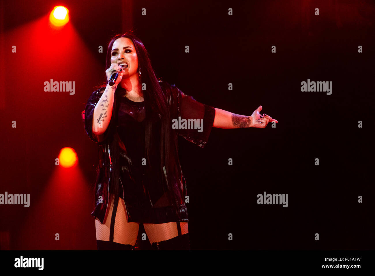 Bologne, Italie, 27 juin 2018 : Demi Lovato joue sur la scène pour la première fois en Italie, à Unipol Arena à Bologne, pour elle me dire que vous m'aimez Tour - Valeria Portinari/Alamy Live News Banque D'Images