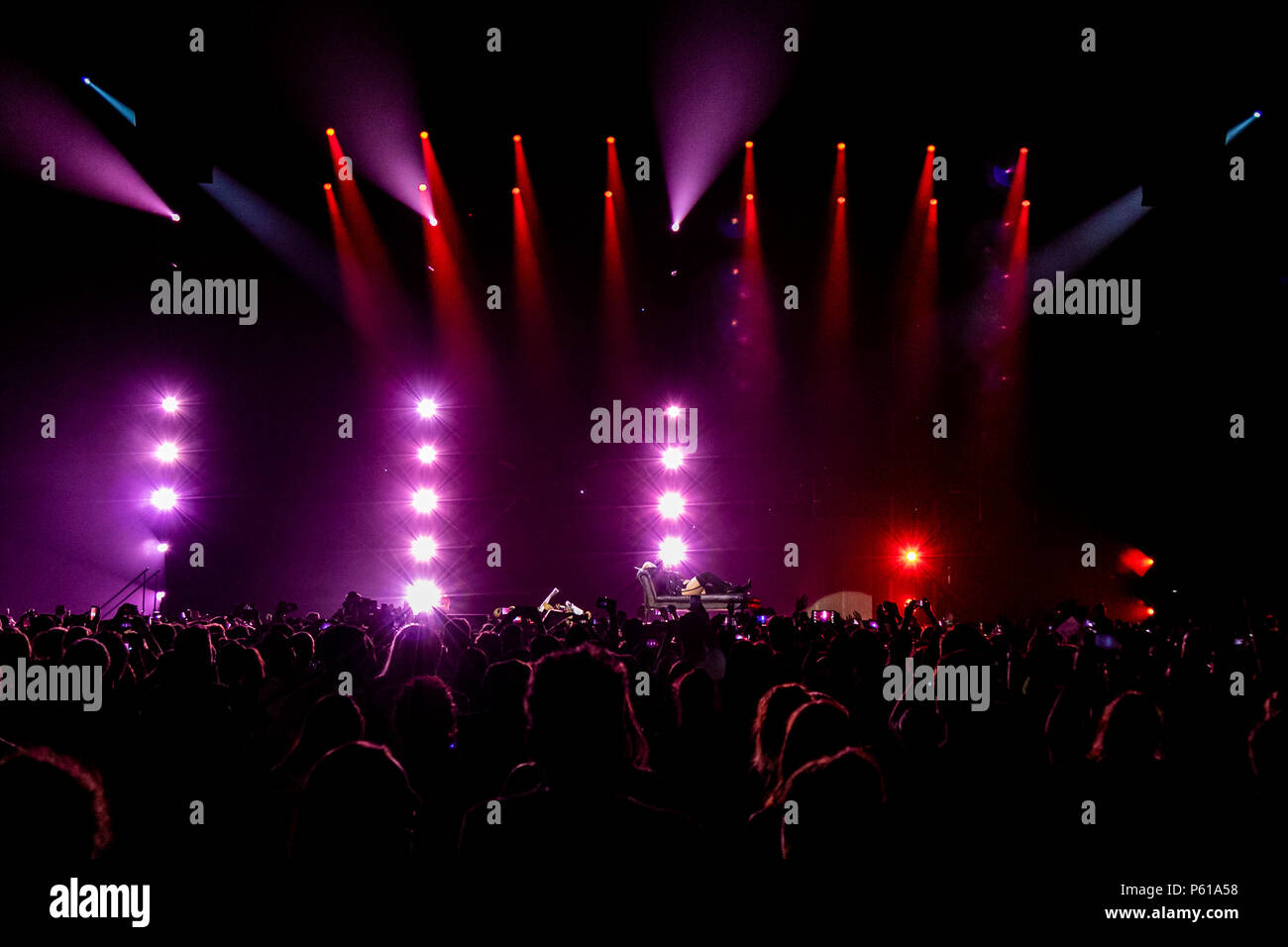 Bologne, Italie, 27 juin 2018 : Demi Lovato joue sur la scène pour la première fois en Italie, à Unipol Arena à Bologne, pour elle me dire que vous m'aimez Tour - Valeria Portinari/Alamy Live News Banque D'Images