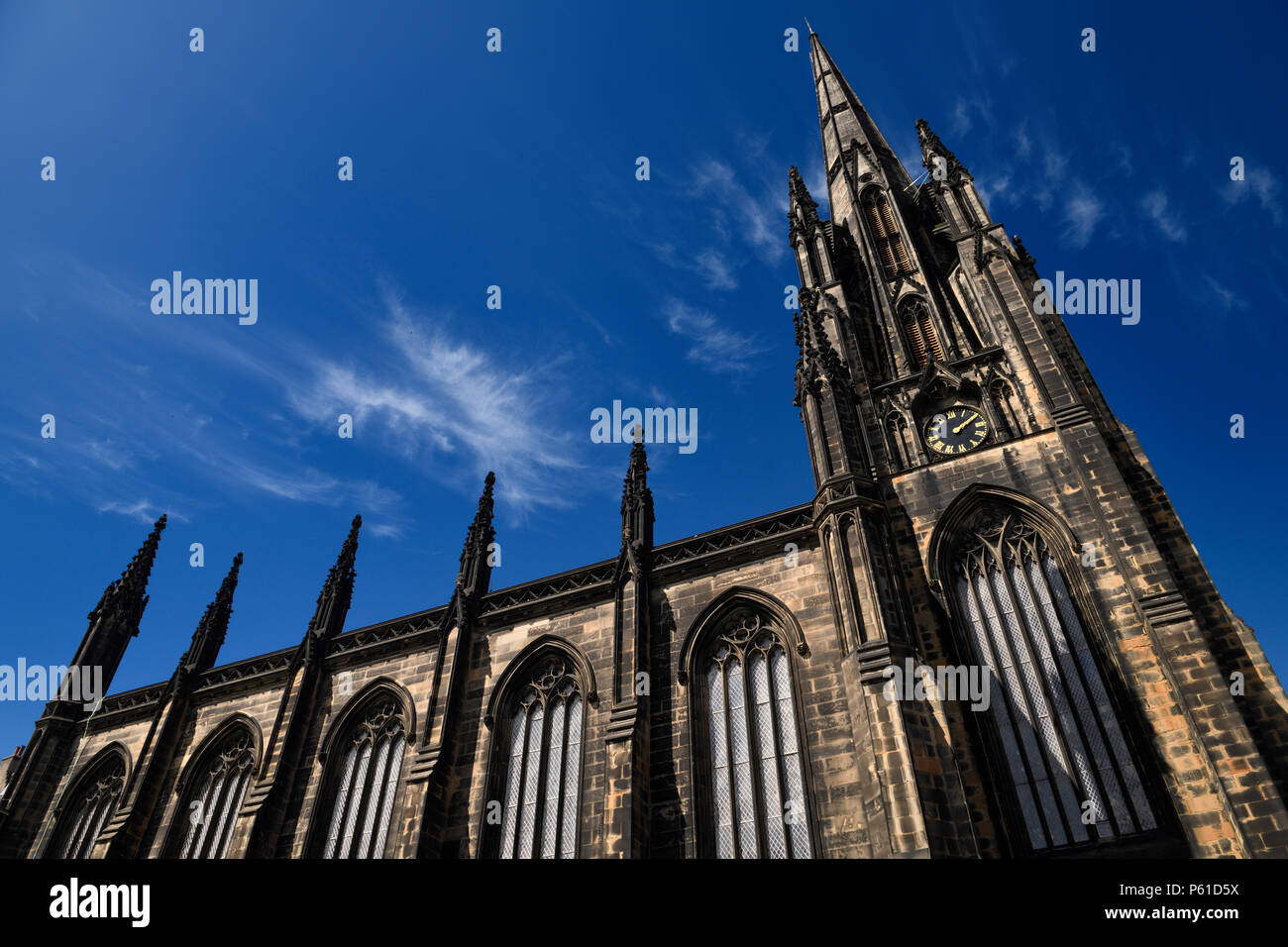 Ancienne église de l'Ecosse Highland à péage, l'église Saint John's maintenant appelé le moyeu sur le Royal Mile Edinburgh, un espace de performance et le lieu Banque D'Images Ancienne église de l'Ecosse Highland à péage, l'église Saint John's maintenant appelé le moyeu sur le Royal Mile Edinburgh, un espace de performance et le lieu Banque D'Images
