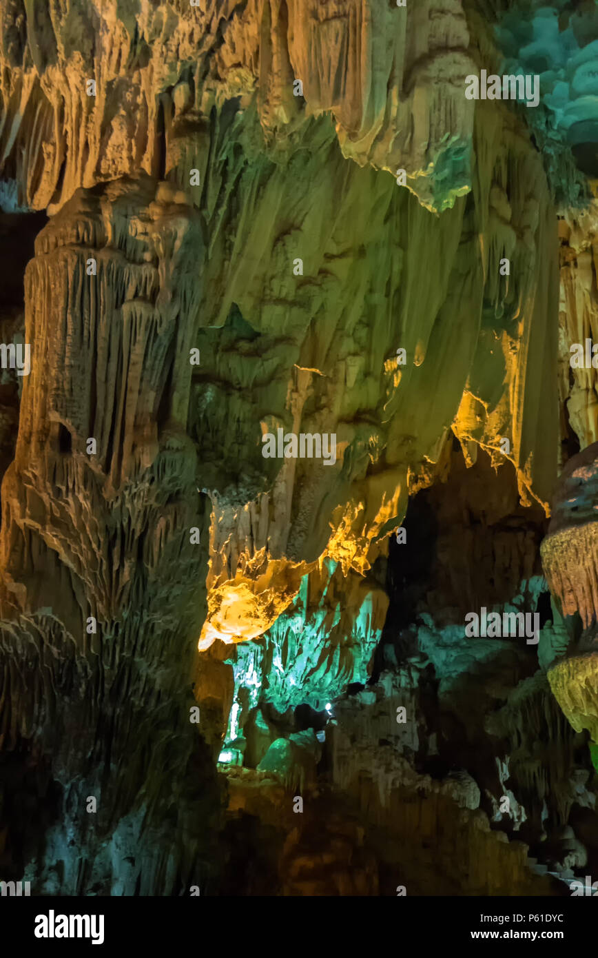 À l'intérieur des grottes, Dao Voir la baie d'Ha Long, Quảng Ninh Province, Viet Nam Banque D'Images