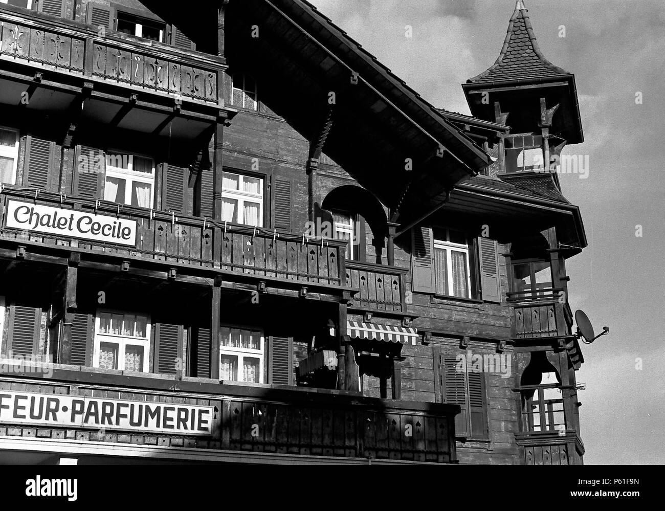 Chalet dans le district de Interlaken-Oberhasli, dans le canton de Berne, Suisse, en janvier 2008. Banque D'Images