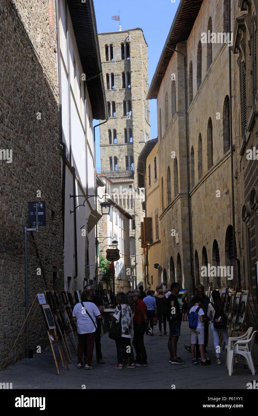 Afficher le long de la Via della Bicchieraja au cours de l'un des antiquaires mensuel à Arezzo, Toscane, Italie Banque D'Images