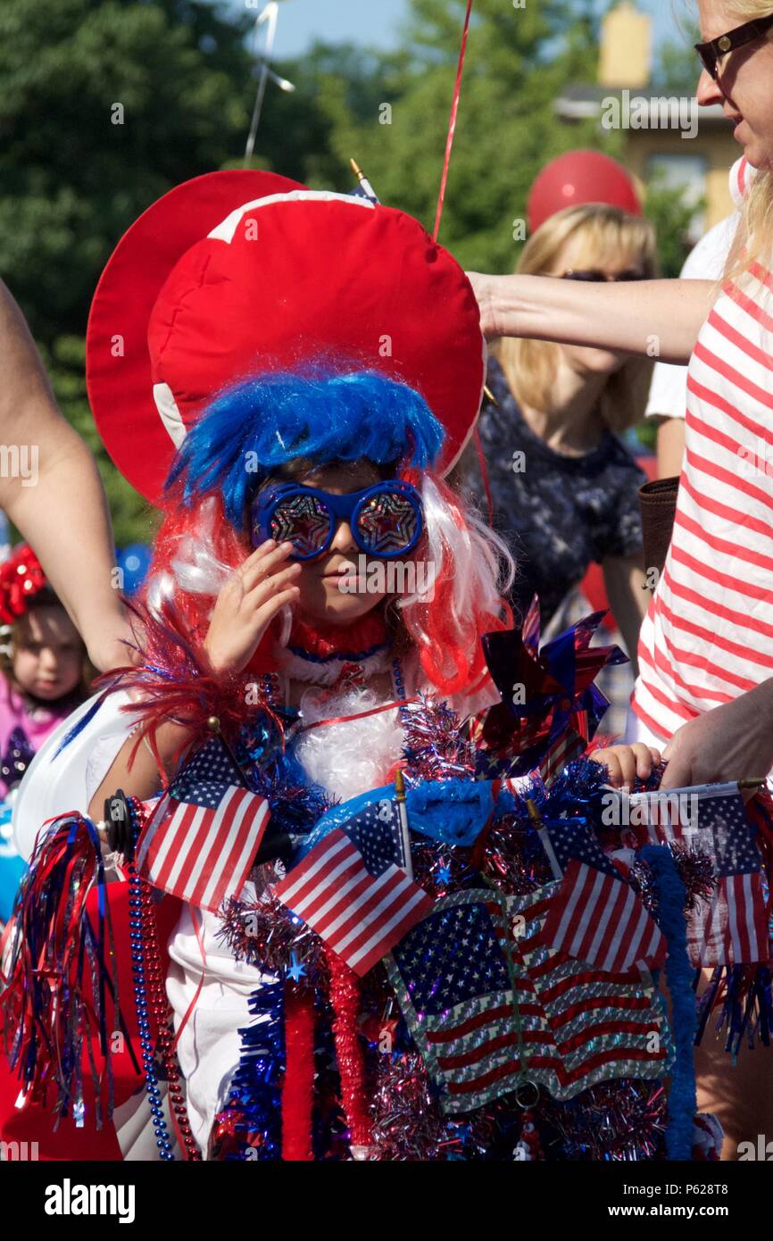 Philadelphia, PA, USA - 4 juillet, 2012 : aux familles de célébrer le Jour de l'indépendance de l'Amérique avec une décoration pour enfants location parade à Philadelphie Banque D'Images