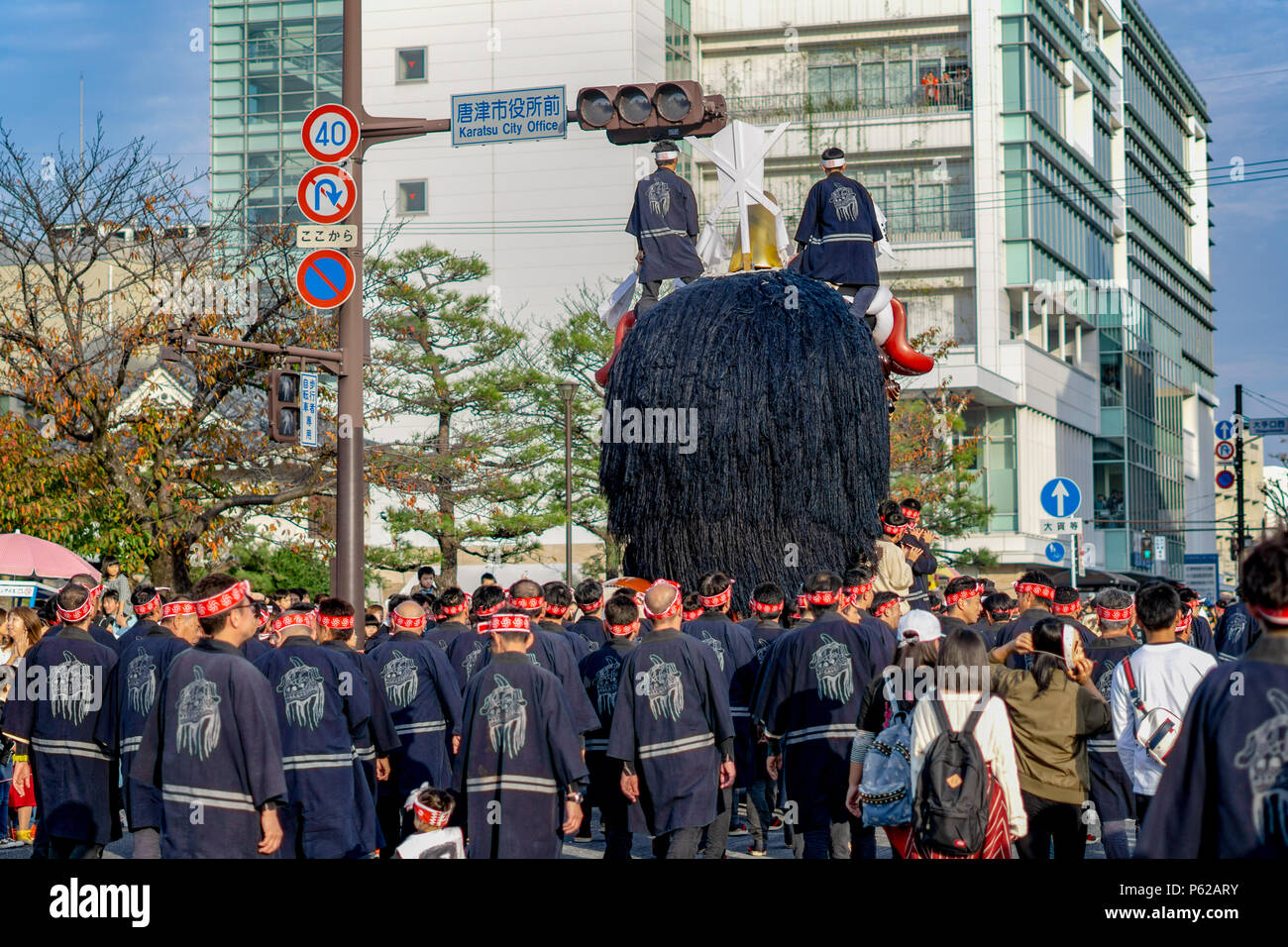 Karatsu, Saga, au Japon. 3 novembre 2017 : 'Akajishi Parade' est l'un des 14 Hikiyama artistique flotte dans le Festival Kunchi Karatsu sur Kyushu Banque D'Images