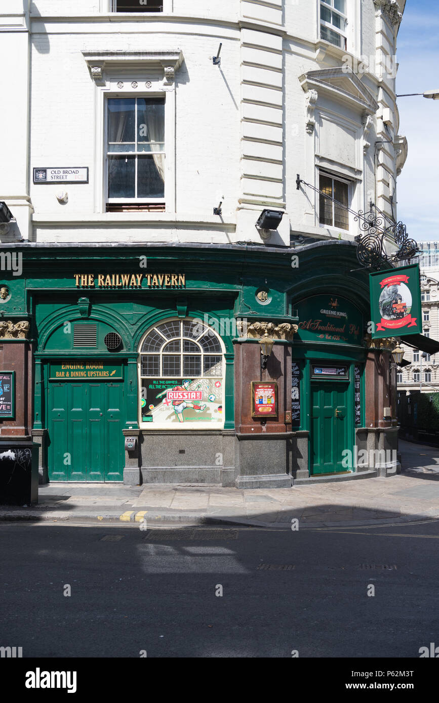 La Taverne de fer public house sur le coin d'Old Broad Street et de Liverpool Street, Bishopsgate, City of London, England, UK Banque D'Images
