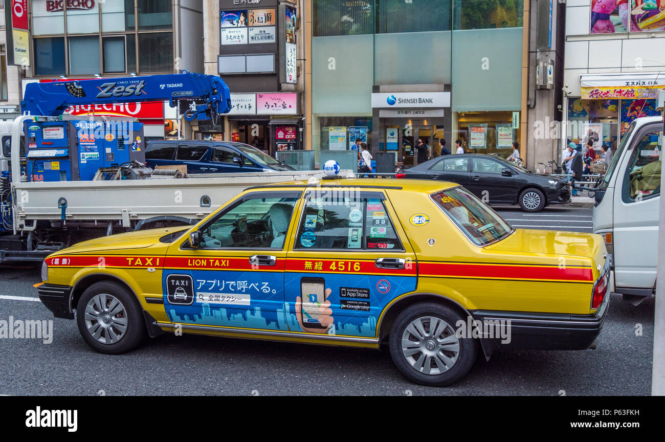 Tokyo Taxi dans la ville - Tokyo / JAPON - 12 JUIN 2018 Banque D'Images