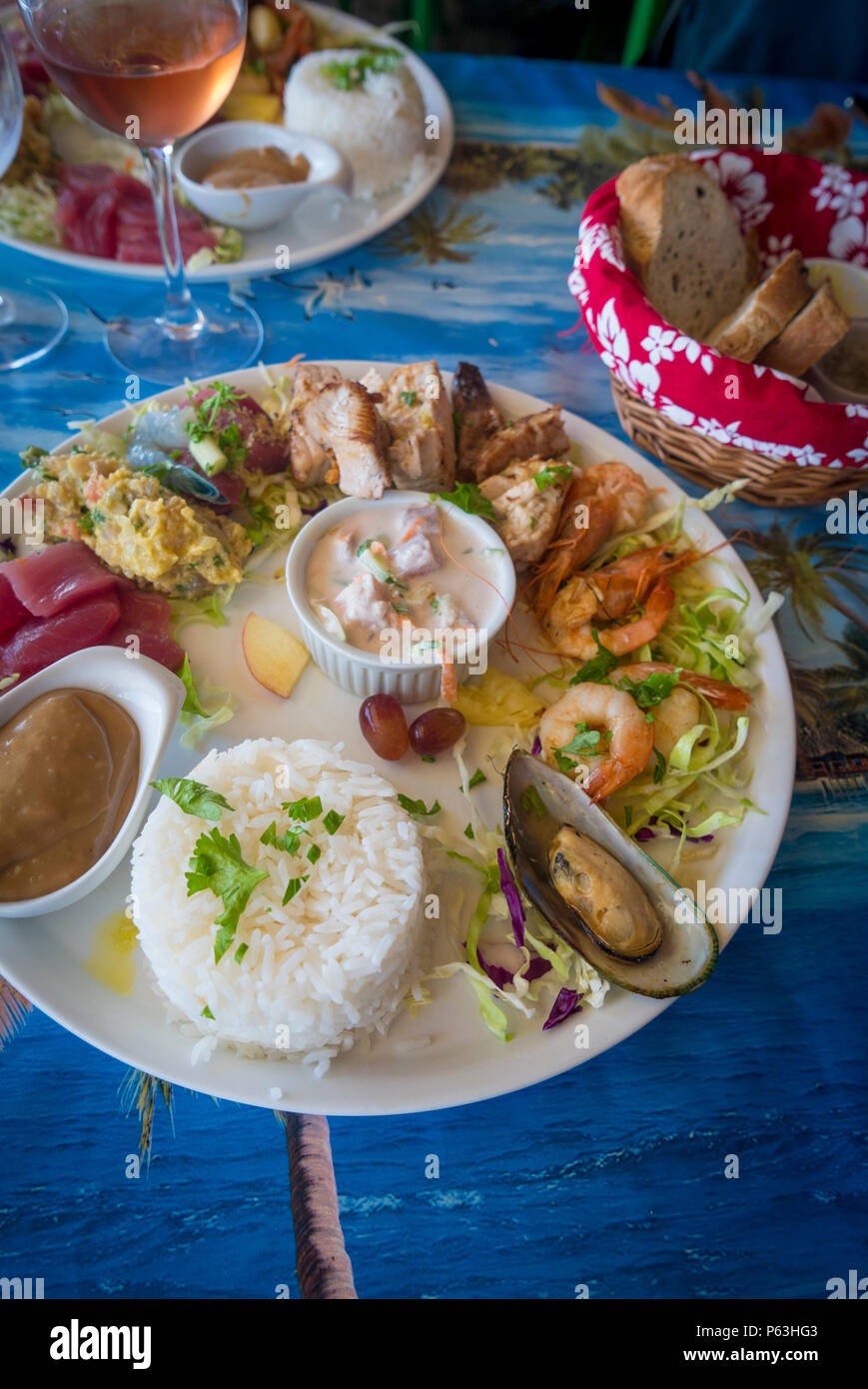Le Restaurant De Plage De Maui Teahupoo Tahiti Iti Tahiti