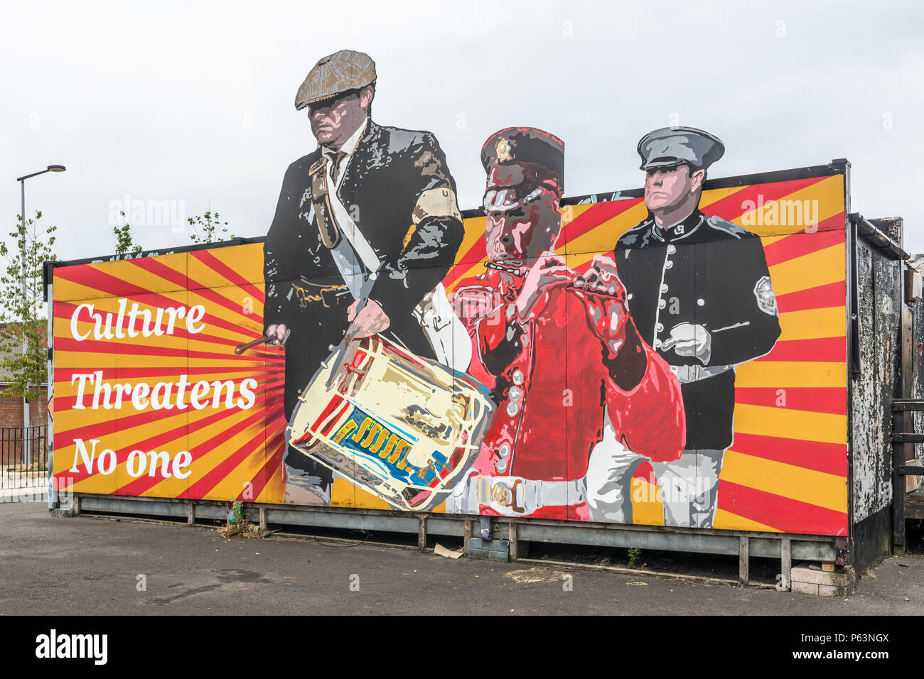 La culture ne menace personne murale dans East Belfast Banque D'Images