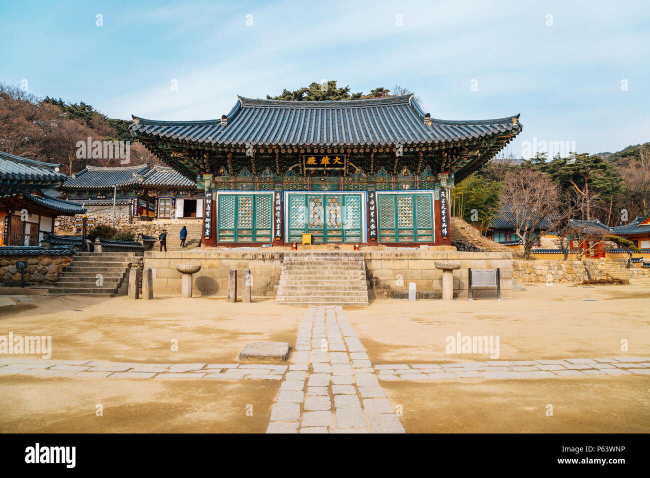 Dans l'architecture traditionnelle coréenne temple Donghwasa, Daegu, Corée Banque D'Images